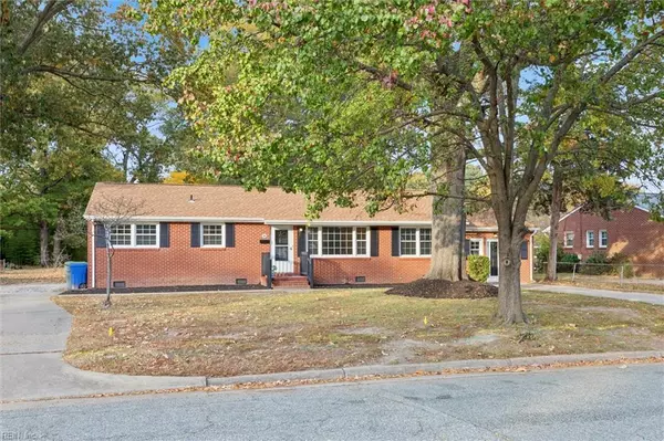 29 Lyliston LN, Newport News, VA 23601