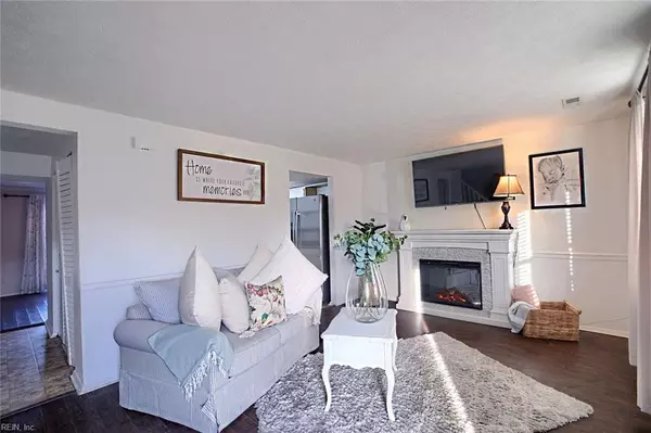 1302 Vanasse CT, Hampton, VA 23666