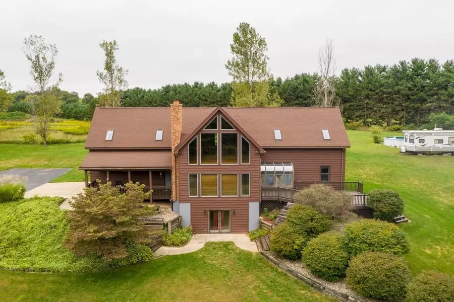 8089 E Walnut Ridge DR, New Carlisle, IN 46552