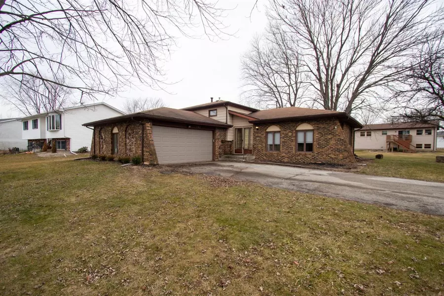 102 Park PL, Hebron, IN 46341