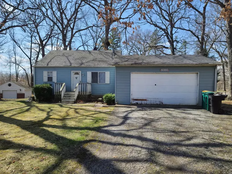 6230 Glen DR, Merrillville, IN 46410