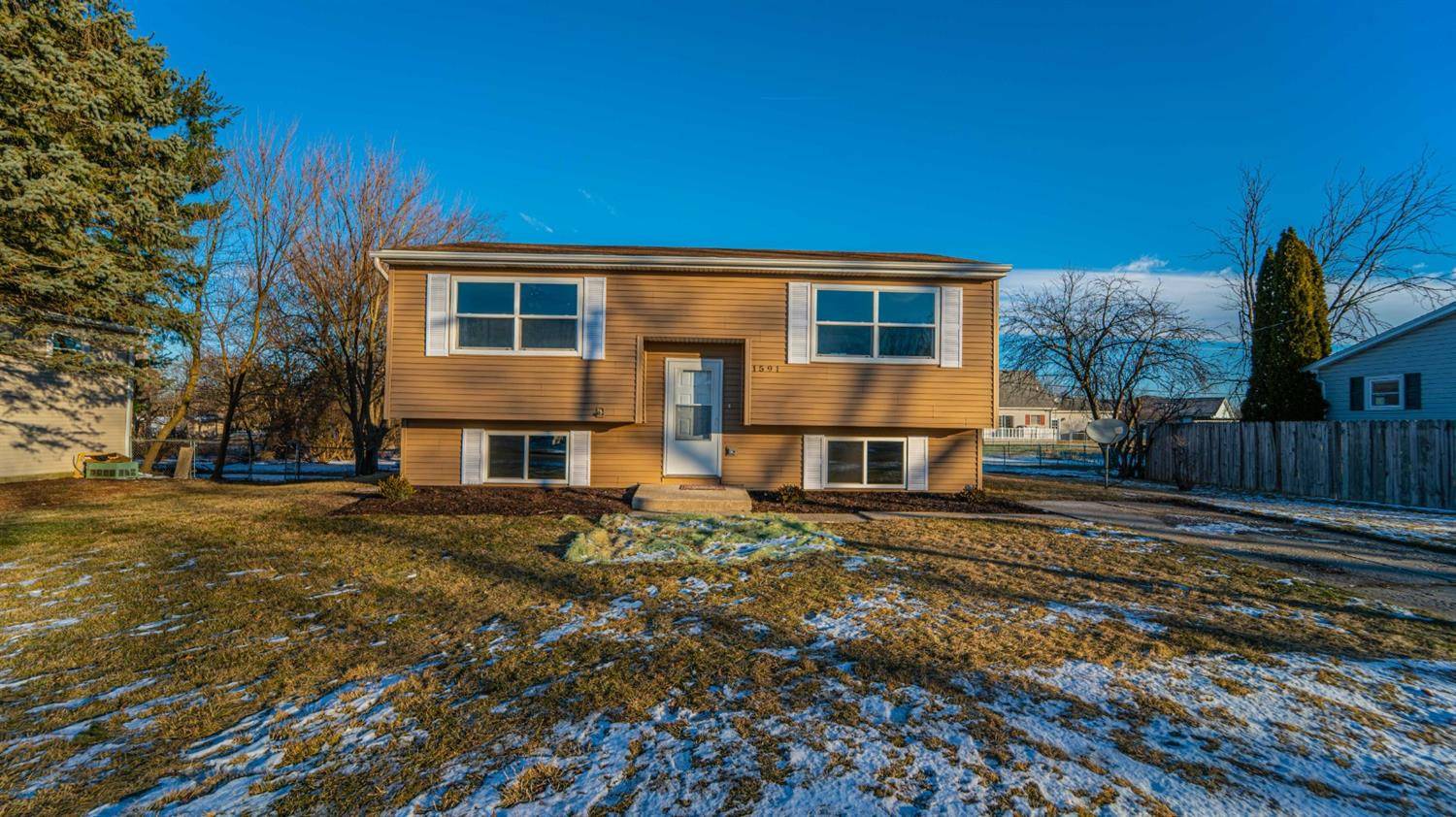 1591 Northwood DR, Lowell, IN 46356