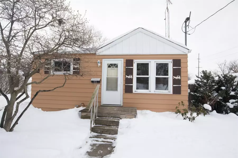 607 Roosevelt RD, Valparaiso, IN 46383