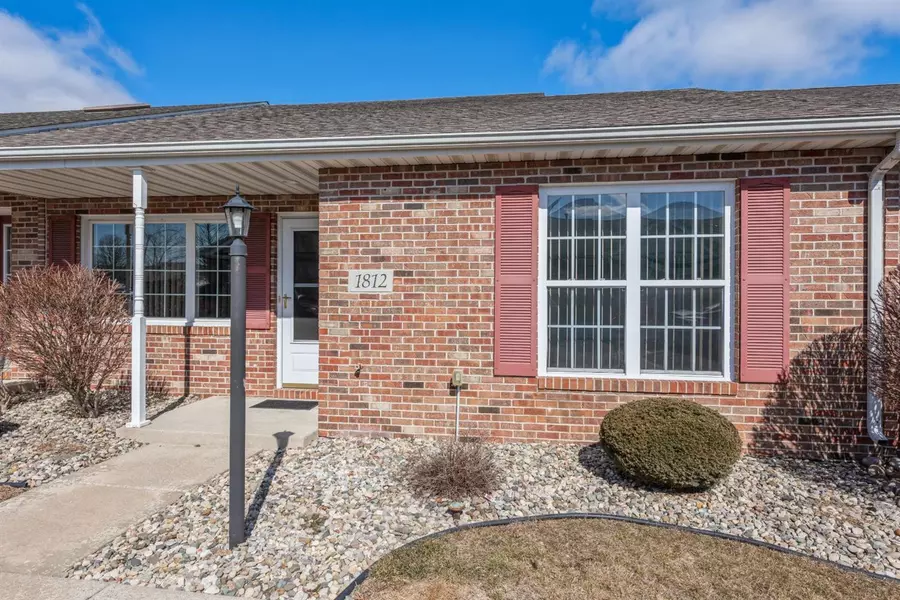 1812 Evergreen CT, Crown Point, IN 46307