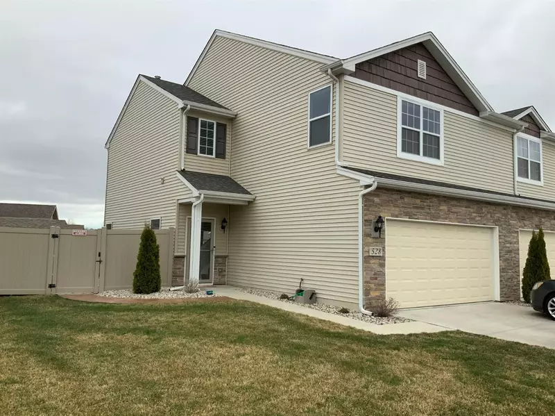 528 Clover LN, Griffith, IN 46319