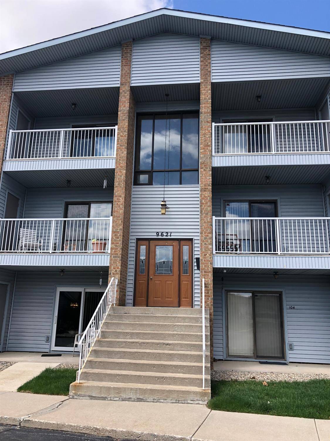9621 Merrillville RD #204, Crown Point, IN 46307