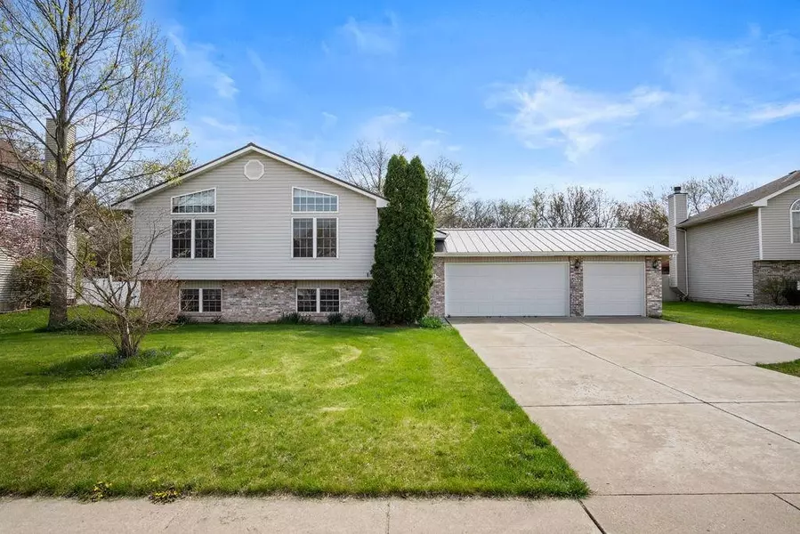 7233 Dove DR, Schererville, IN 46375