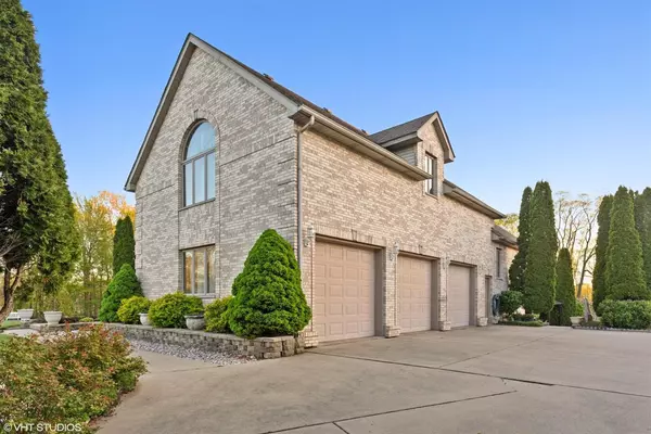 Chesterton, IN 46304,1220 Woodland DR