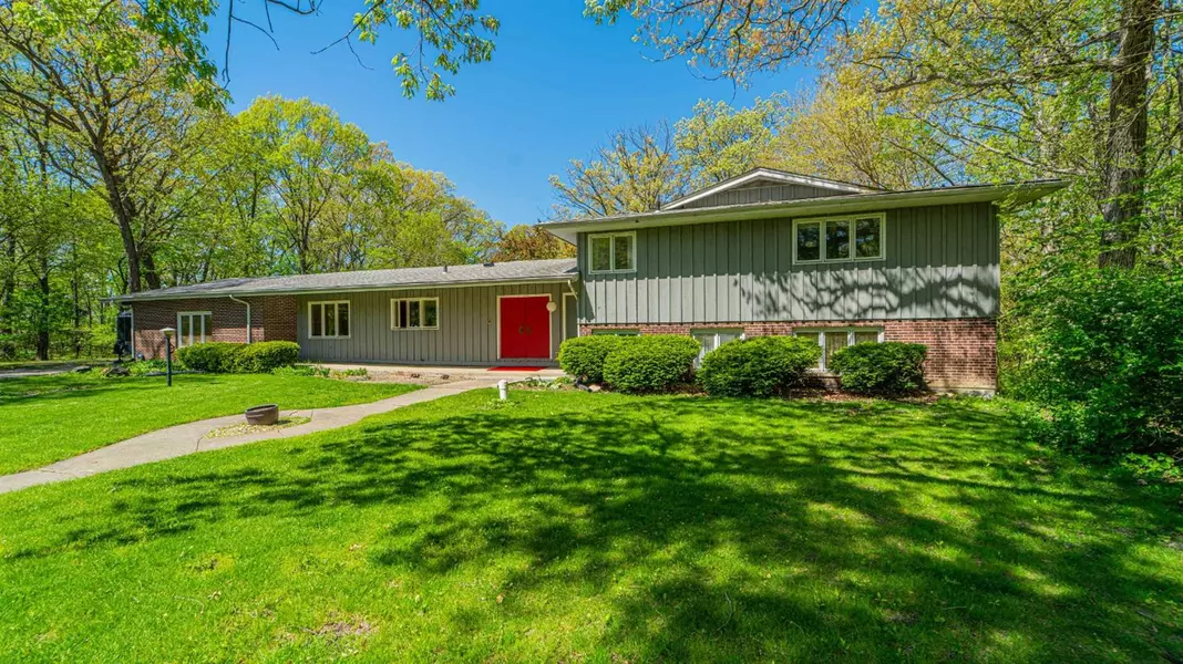 3820 W 90th CT, Merrillville, IN 46410