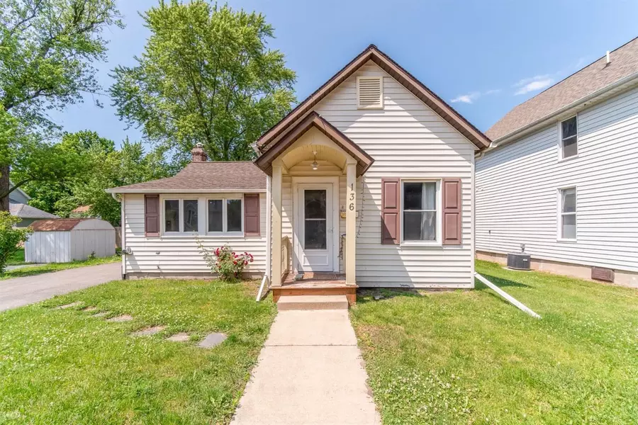 136 W Porter AVE, Chesterton, IN 46304