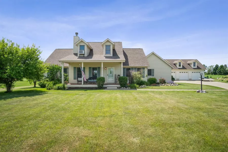 662 Windy Oak CIR, Hebron, IN 46341