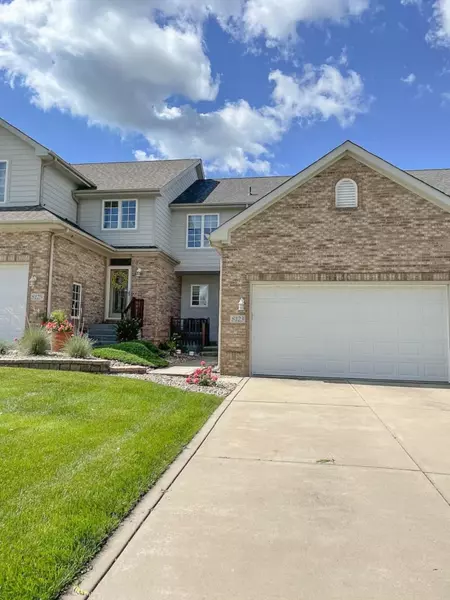 8123 Tuckaway CT, Winfield, IN 46307