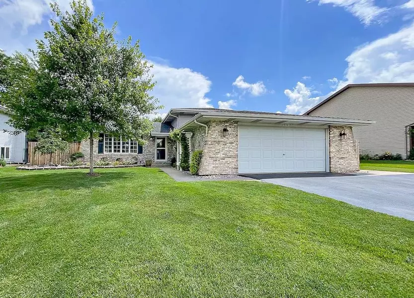 1507 Thornhill DR, Schererville, IN 46375