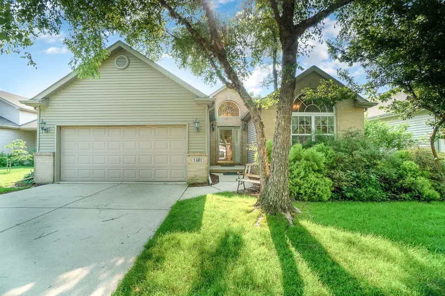 1461 Maximilian DR, Chesterton, IN 46304