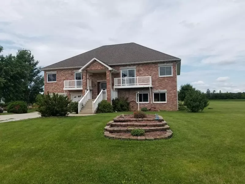 3 E 950, Kouts, IN 46347