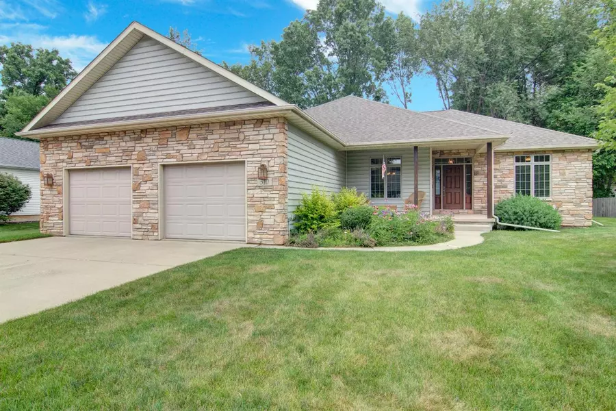 510 Oakwood DR, Chesterton, IN 46304