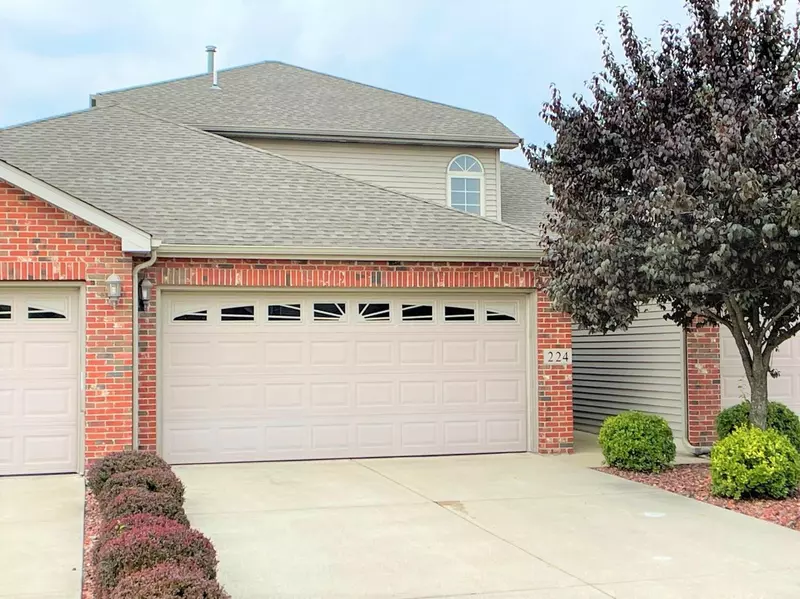 224 Deertrail LN, Schererville, IN 46375