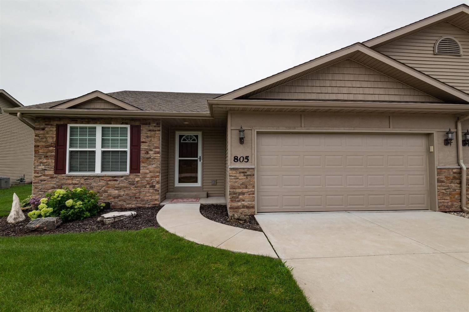 805 Daisy CIR, Demotte, IN 46310