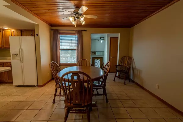 Demotte, IN 46310,622 Azalea ST