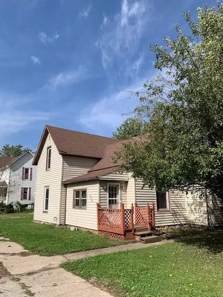 404 W Johnson ST, Wolcott, IN 47995