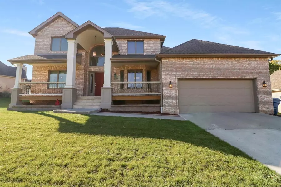 2942 Manchester LN, Schererville, IN 46375