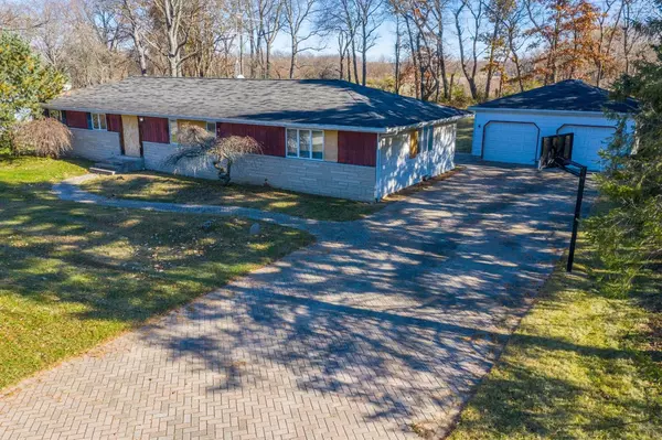 285 Robbie LN, Valparaiso, IN 46385