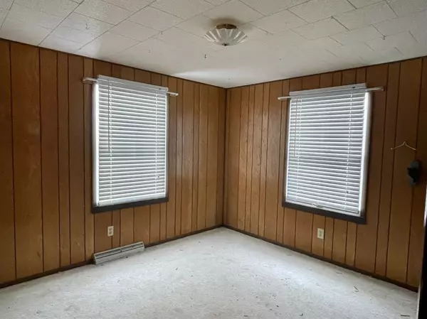 Kouts, IN 46347,5 W 900