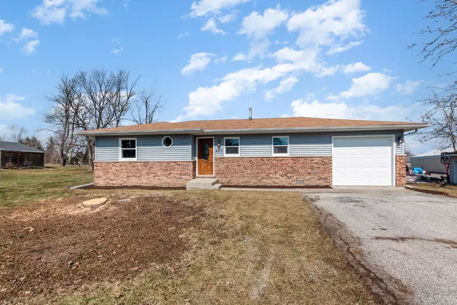 402 E Casey ST, Hebron, IN 46341