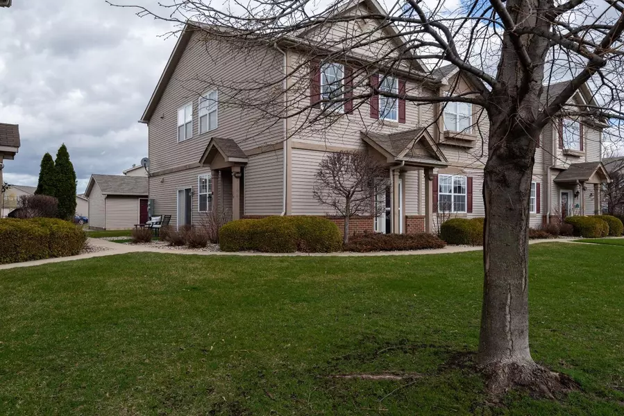 1106 Poppyfield PL, Schererville, IN 46375