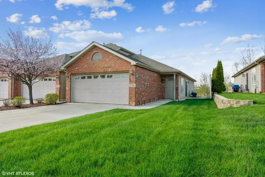 226 Deertrail LN, Schererville, IN 46375