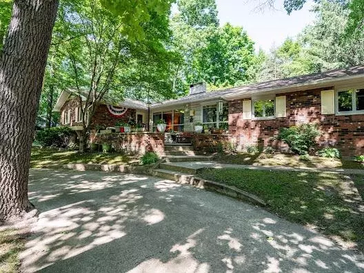 802 Oakdale ST, Kouts, IN 46347