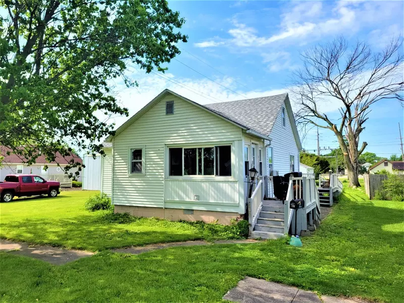 106 E Allen ST, Kentland, IN 47951