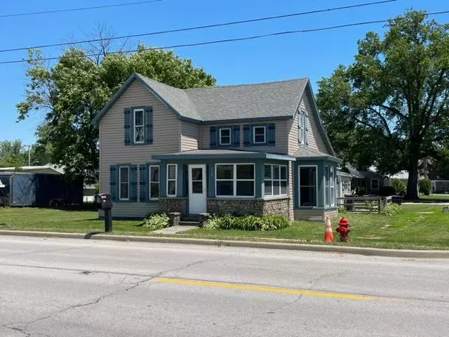 209 S Range ST, Wolcott, IN 47995