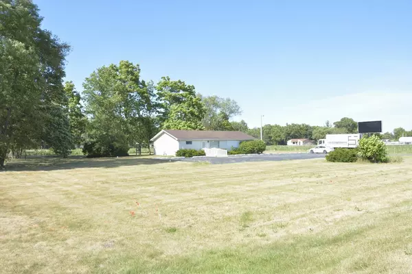 5654 E State Road 10, Demotte, IN 46310