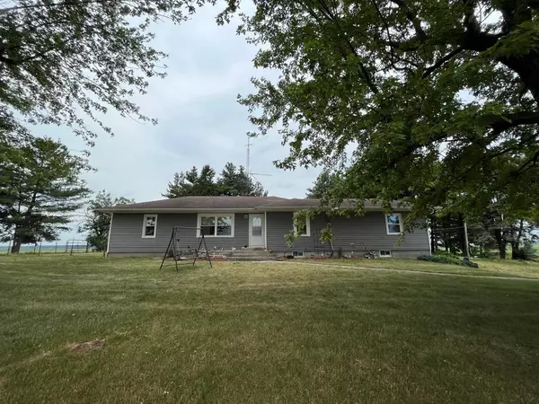 2201 S 925, Francesville, IN 47946