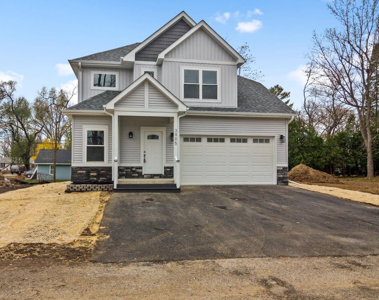 3905 Wildwood RD, Valparaiso, IN 46383