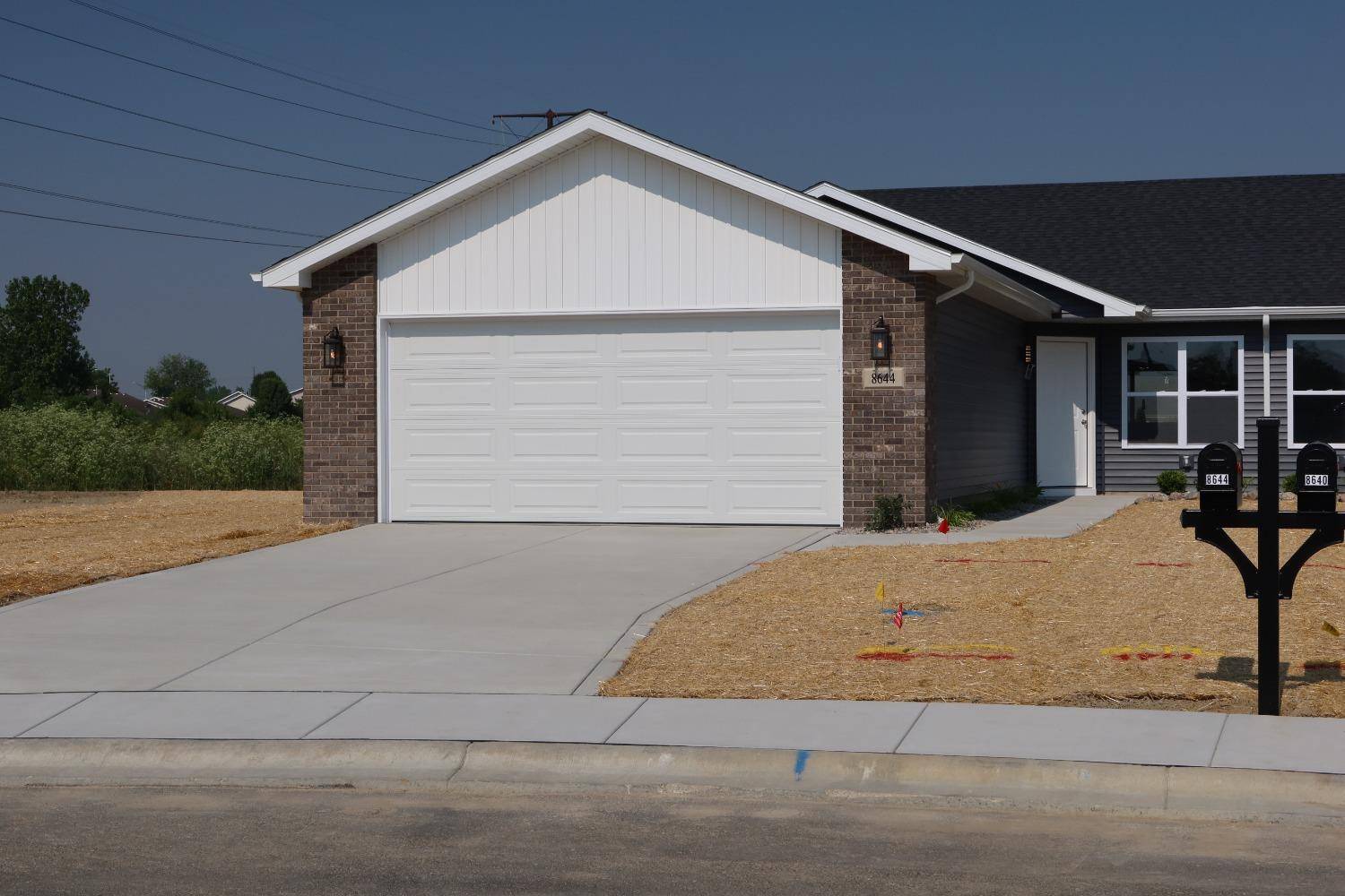 8641 Madison ST, Merrillville, IN 46410