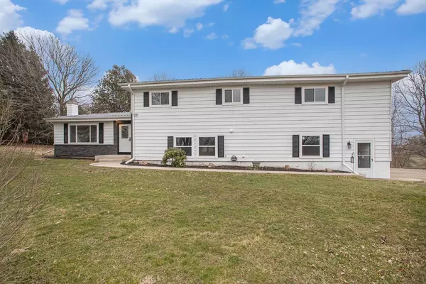 6102 E Bootjack RD, Rolling Prairie, IN 46371