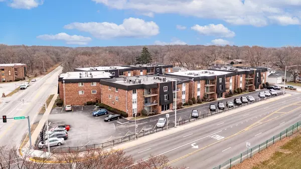 Calumet City, IL 60409,1017 Burnham AVE #203