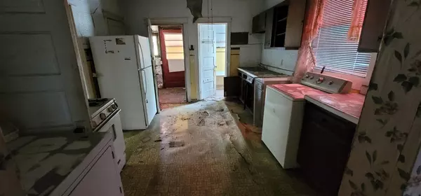 East Chicago, IN 46312,4007 Carey ST