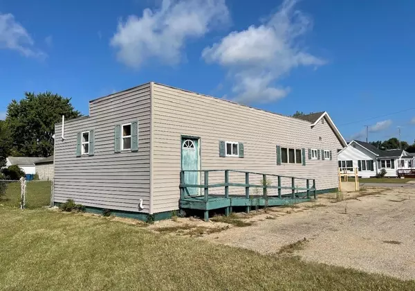 801 S Shield ST, Knox, IN 46534