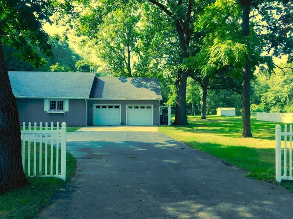 Knox, IN 46534,1004 E Lake ST