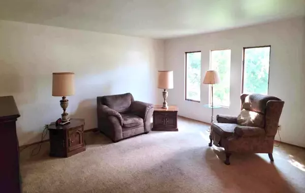Griffith, IN 46319,710 Darcy LN
