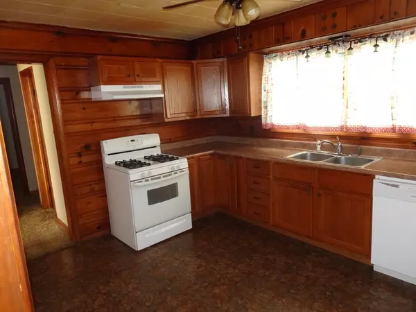 Knox, IN 46534,319 W Culver RD