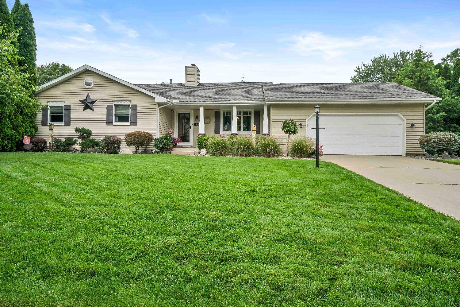 50890 Pine Meadows CT, Granger, IN 46530