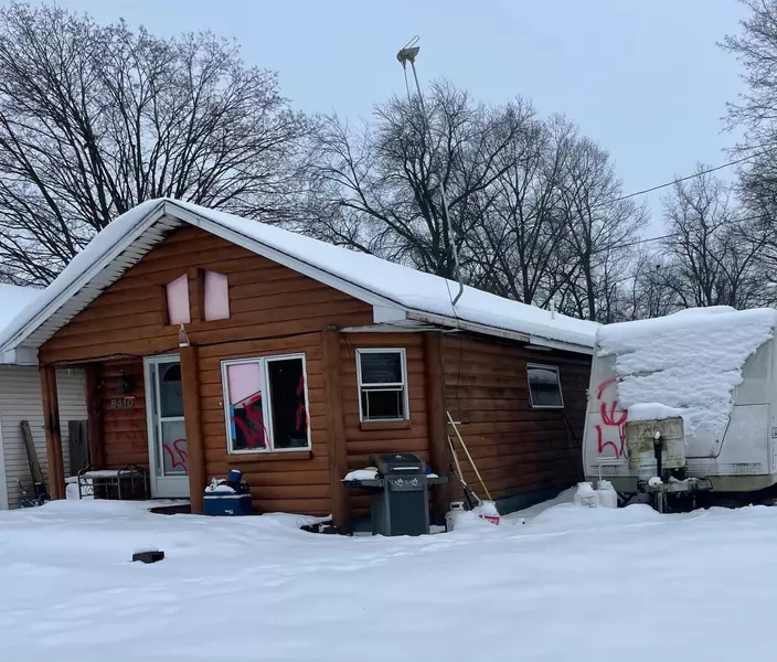 8410 E Rosemont DR, New Carlisle, IN 46552