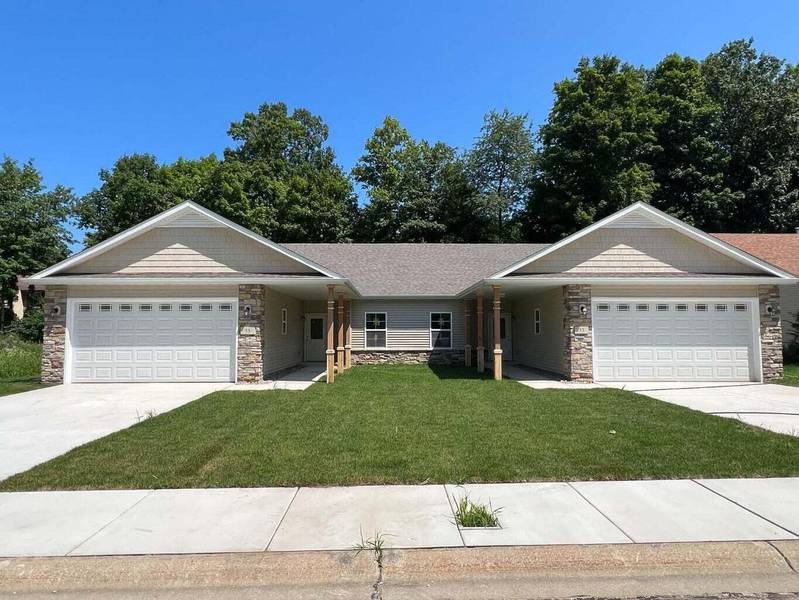 54 Victoria CIR, La Porte, IN 46350