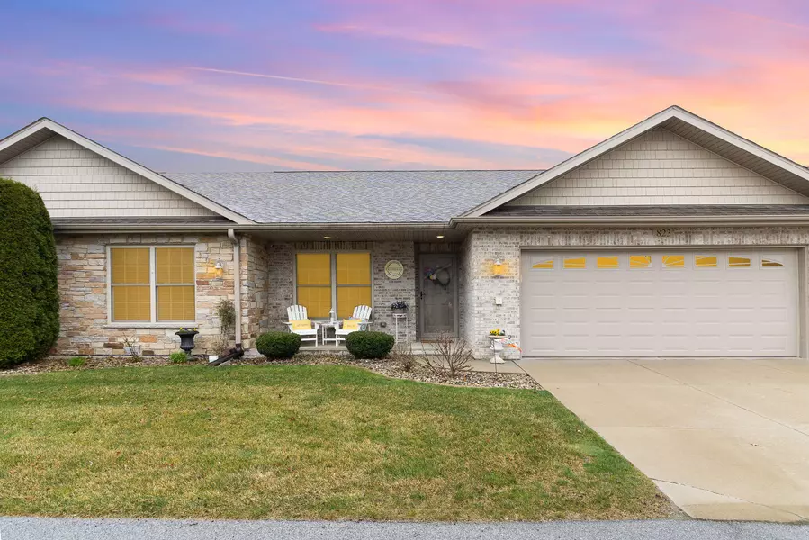 823 Veterans LN, Crown Point, IN 46307