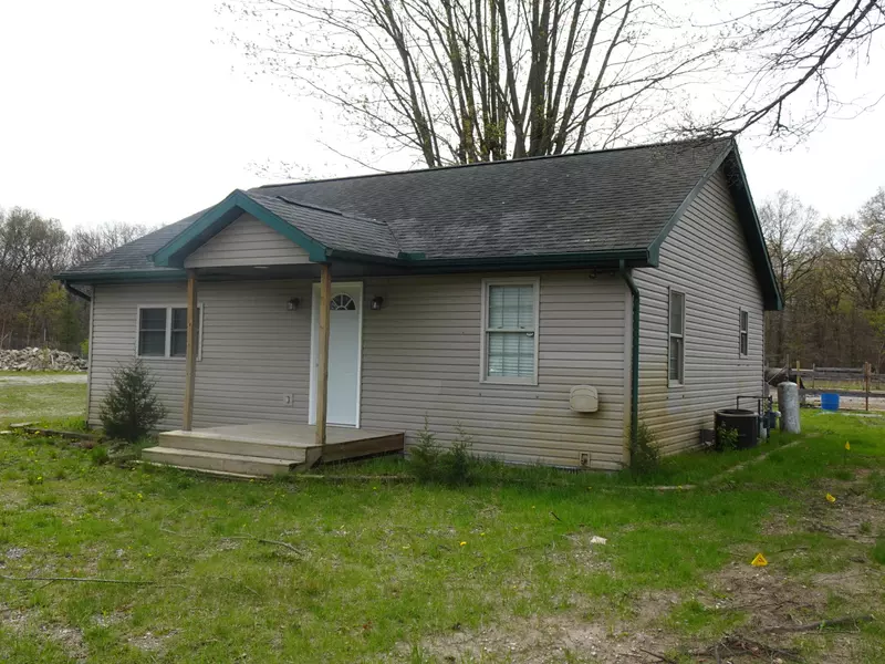 7235 E 200, Grovertown, IN 46531