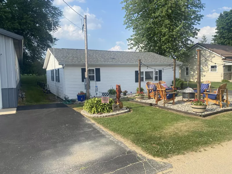 11304 W Lakeshore DR, Kewanna, IN 46939